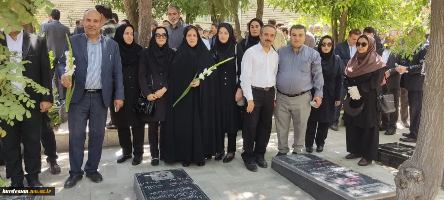 در اولین روز هفته دولت،دانشگاهیان شهرستان سنندج به مقام شامخ شهدا، ادای احترام کردند 2