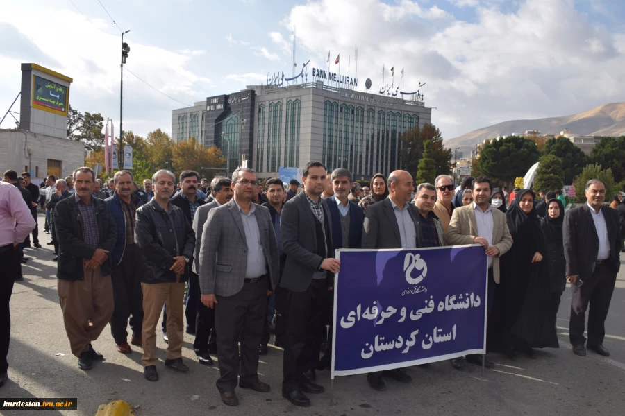 راهپیمایی رئیس،اساتید و کارکنان دانشگاه فنی و حرفه ای استان کردستان در حمایت از مردم مظلوم غزه  4