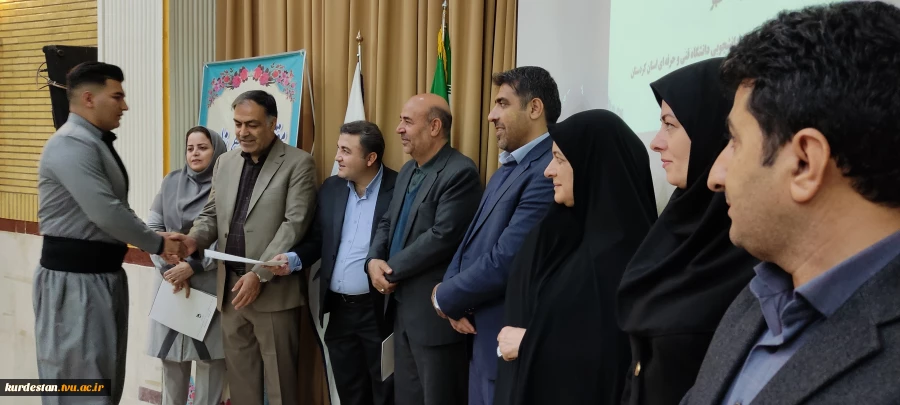 مراسم بزرگداشت روز دانشجو در دانشگاه فنی وحرفه ای کردستان برگزار گردید 8