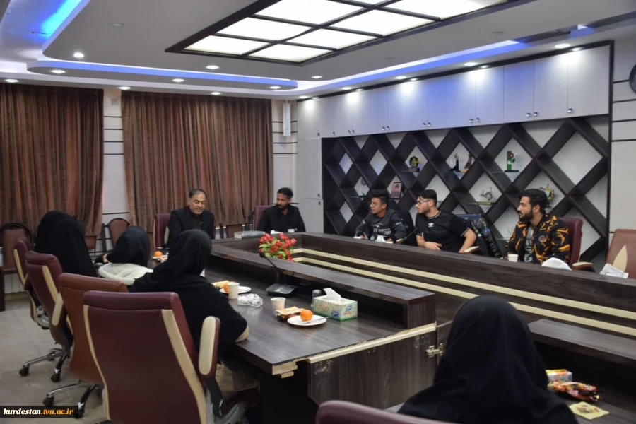 جلسه هماهنگی معاون فرهنگی ودانشجویی دانشگاه فنی وحرفه ای با مسئولین پایگاه های بسیج پسران ودختران مراکز استان کردستان
 2