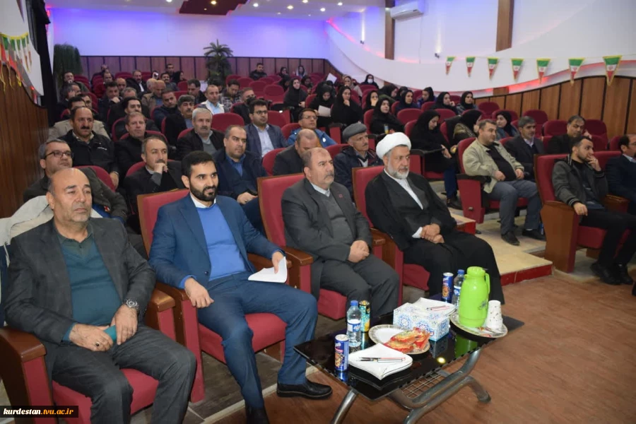 برگزاری مراسم گرامیداشت سالگرد پیروزی شکوهمند انقلاب اسلامی  در دانشگاه فنی و حرفه ای استان کردستان 5