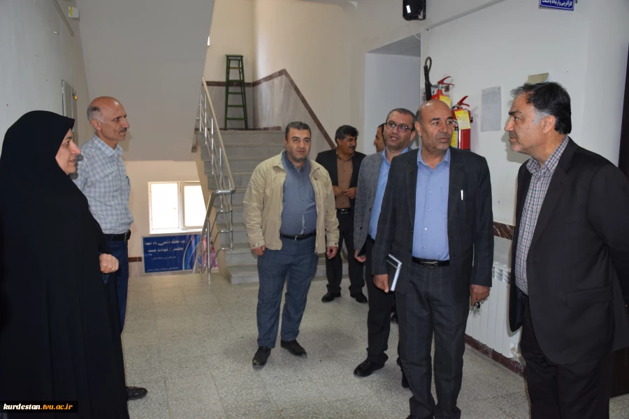 بازدید رئیس واحد استان کردستان به همراه معاون فرهنگی ودانشجویی  ،مسئول نظارت، ارزیابی و تضمین کیفیت و روسای ادارات مالی،حراست، عمرانی و آموزش واحد استان از آموزشکده فنی وحرفه ای دختران سنندج 3
