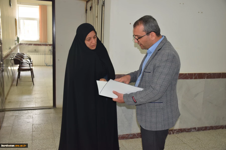 بازدید رئیس واحد استان کردستان به همراه معاون فرهنگی ودانشجویی  ،مسئول نظارت، ارزیابی و تضمین کیفیت و روسای ادارات مالی،حراست، عمرانی و آموزش واحد استان از آموزشکده فنی وحرفه ای دختران سنندج 4