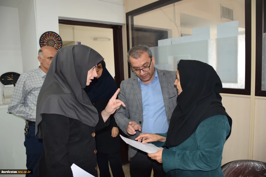 بازدید رئیس واحد استان کردستان به همراه معاون فرهنگی ودانشجویی  ،مسئول نظارت، ارزیابی و تضمین کیفیت و روسای ادارات مالی،حراست، عمرانی و آموزش واحد استان از آموزشکده فنی وحرفه ای دختران سنندج 7