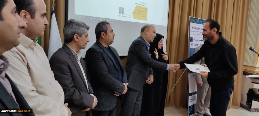 به مناسبت هفته کارآفرینی در دانشگاه ملی مهارت واحد کردستان برگزار شد :

 13