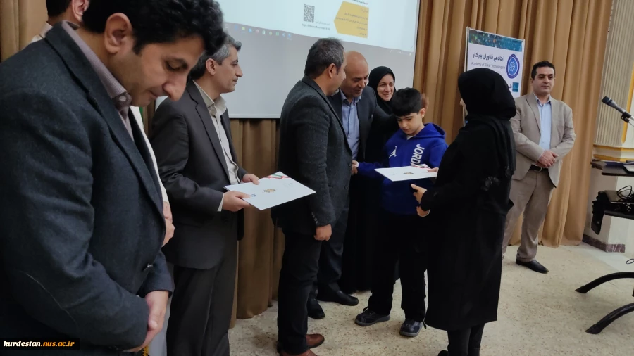 به مناسبت هفته کارآفرینی در دانشگاه ملی مهارت واحد کردستان برگزار شد :

 14