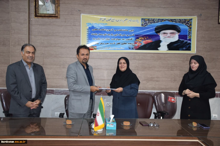 آیین تکریم ومعارفه سرپرست جدید آموزشکده دختران سنندج برگزار شد 3