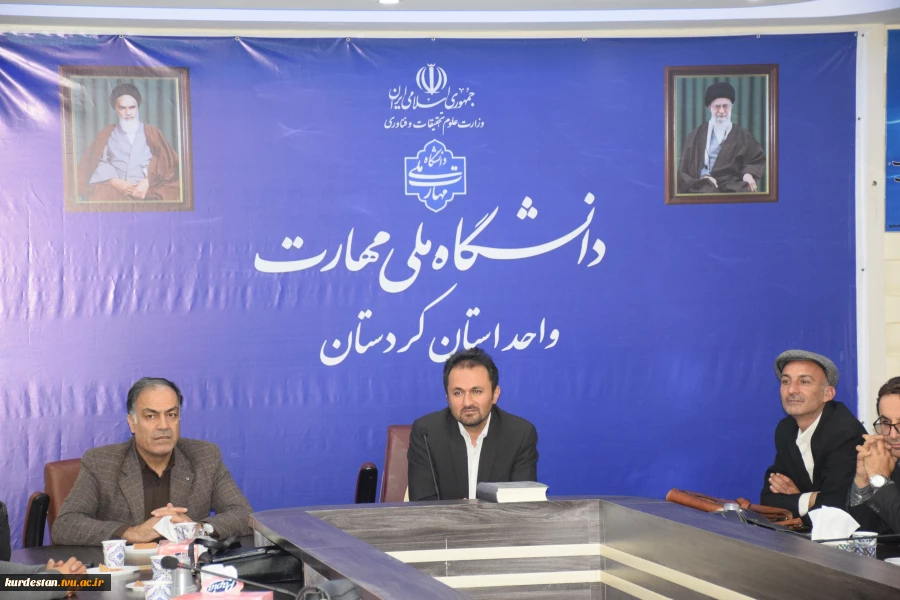 شورای پژوهشی دانشگاه ملی مهارت واحد استان کردستان با هدف انتخاب پژوهشگربرتراستان و بررسی برنامه های هفته پژوهش 1404برگزار شد. 3