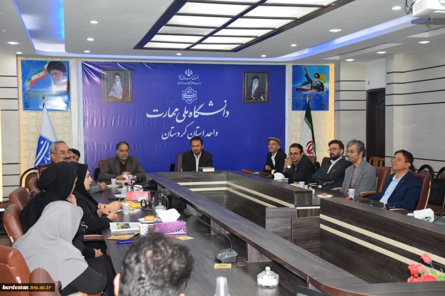 شورای پژوهشی دانشگاه ملی مهارت واحد استان کردستان با هدف انتخاب پژوهشگربرتراستان و بررسی برنامه های هفته پژوهش 1404برگزار شد. 4