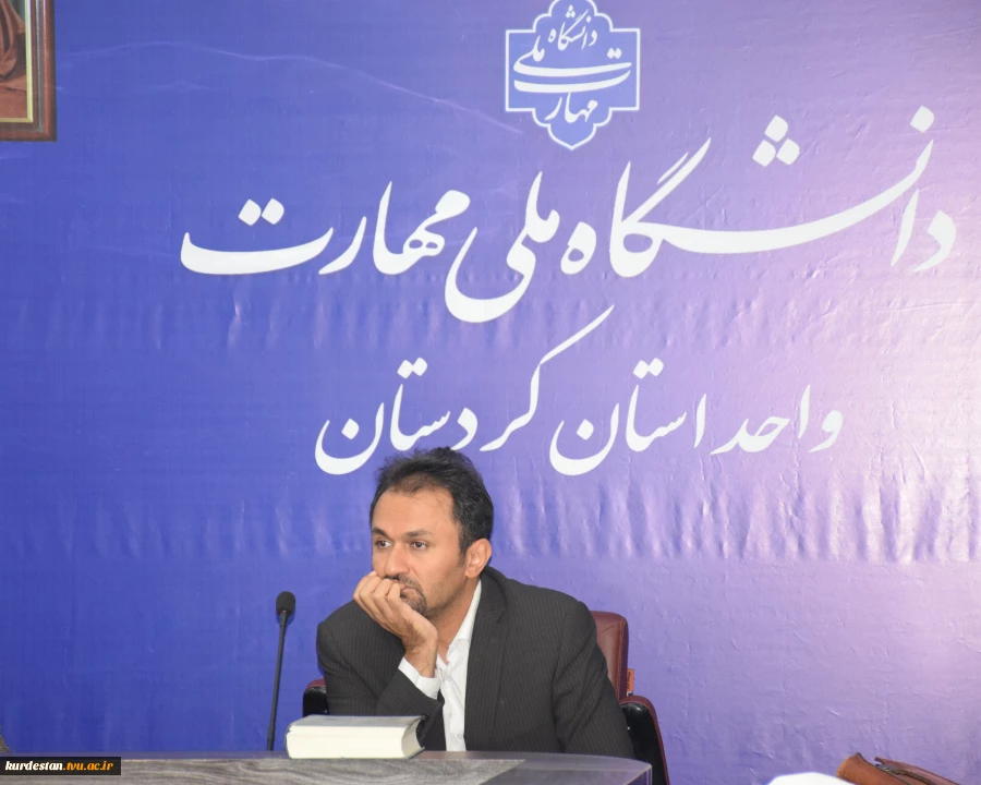 شورای پژوهشی دانشگاه ملی مهارت واحد استان کردستان با هدف انتخاب پژوهشگربرتراستان و بررسی برنامه های هفته پژوهش 1404برگزار شد. 9