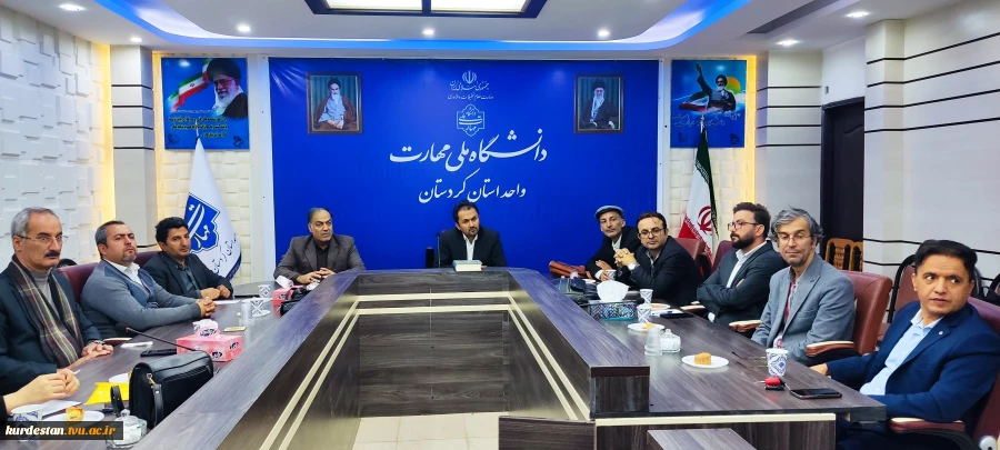 شورای پژوهشی دانشگاه ملی مهارت واحد استان کردستان با هدف انتخاب پژوهشگربرتراستان و بررسی برنامه های هفته پژوهش 1404برگزار شد. 11