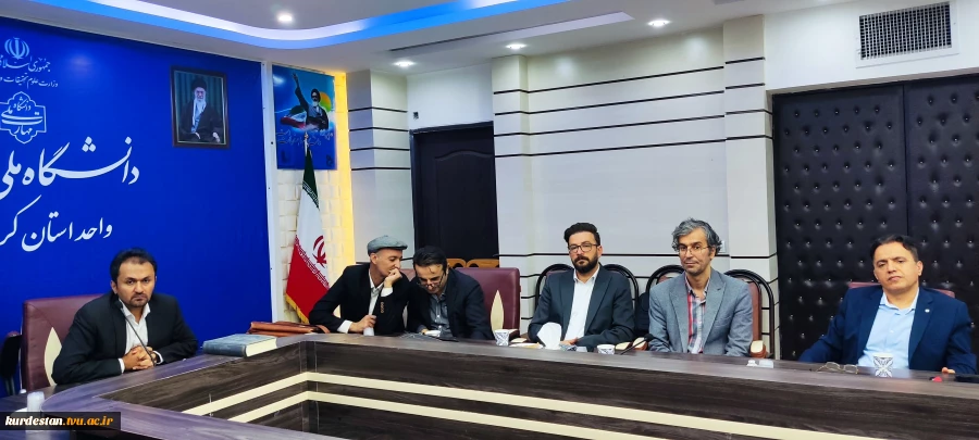 شورای پژوهشی دانشگاه ملی مهارت واحد استان کردستان با هدف انتخاب پژوهشگربرتراستان و بررسی برنامه های هفته پژوهش 1404برگزار شد. 15