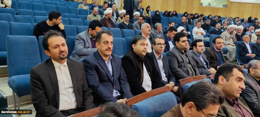 رئیس دانشگاه ملی مهارت کردستان به همراه مسئول حراست واحد استان و جمعی از کارکنان در آیین تکریم و معارفه مسئولین جدید نهاد نمایندگی مقام معظم رهبری در دانشگاه‌های استان شرکت کردند. 2