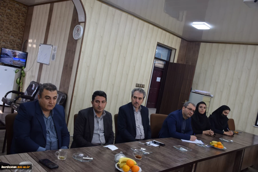 طرح اولویت های دکتر خبات نسائی رییس دانشگاه ملی مهارت واحد استان کردستان در جلسه شورای اداری آموزشکده ملی مهارت سقز 5