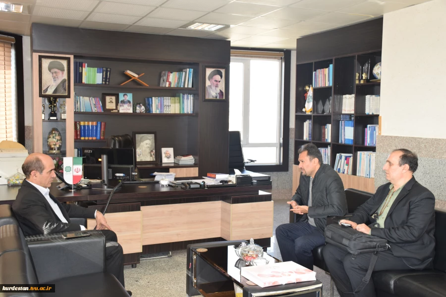 دیدار رئیس دانشگاه با مدیرکل امور مالیاتی باهدف پیگیری نشاندار کردن مالیاتی پروژه‌های درحال احداث دانشگاه ملی مهارت واحد استان کردستان 4