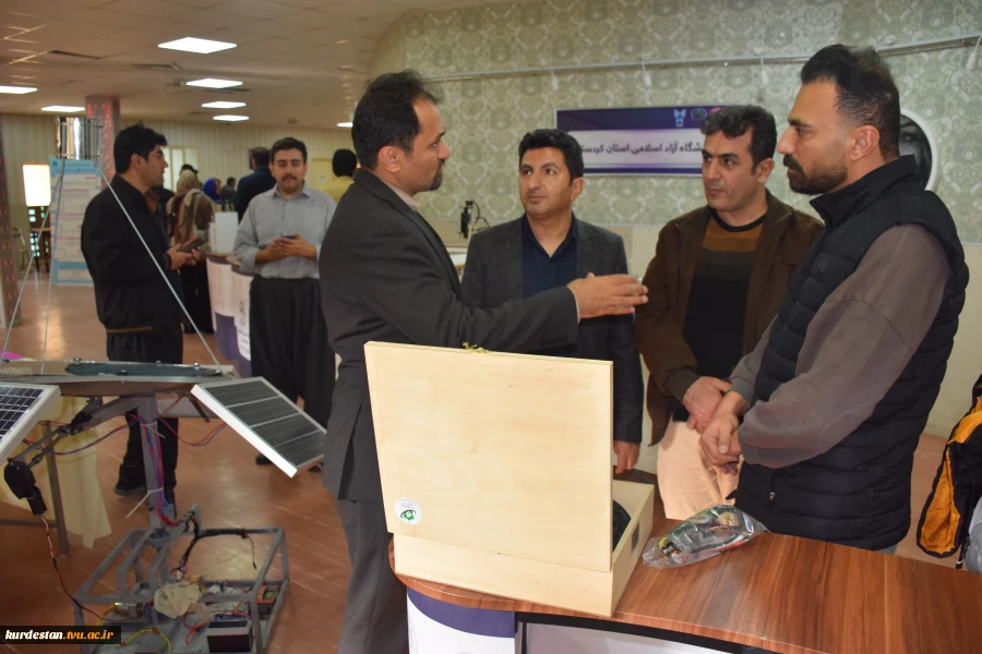 بازدید ریاست دانشگاه ملی مهارت از غرفه فن‌بازار هفته پژوهش و فناوری 4