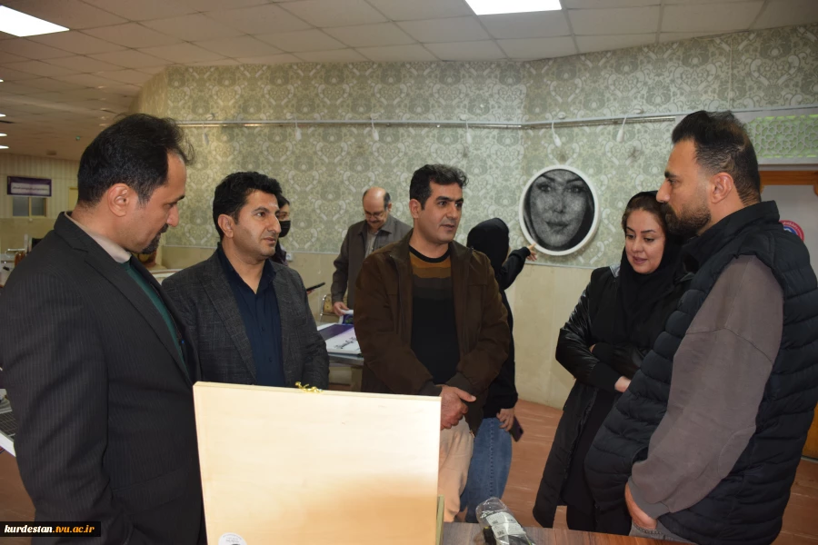 بازدید ریاست دانشگاه ملی مهارت از غرفه فن‌بازار هفته پژوهش و فناوری 6
