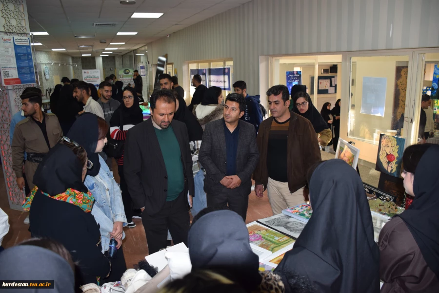 بازدید ریاست دانشگاه ملی مهارت از غرفه فن‌بازار هفته پژوهش و فناوری 11