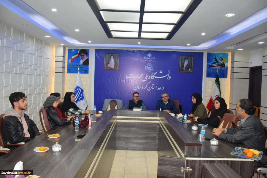 نماینده محترم دفتر بازرسی و پاسخگویی به شکایات وزارت علوم،تحقیقات وفناوری با جمعی از دانشجویان دانشگاه ملی مهارت کردستان دیدار وگفتگو کرد. 3