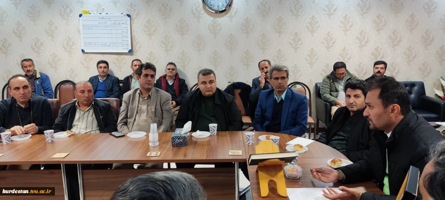 جلسه شورای اداری دانشکده شهید یزدان پناه روز چهارشنبه26آذر ماه با حضور دکتر نسائی،معاونین وکارکنان اداری برگزار گردید. 6