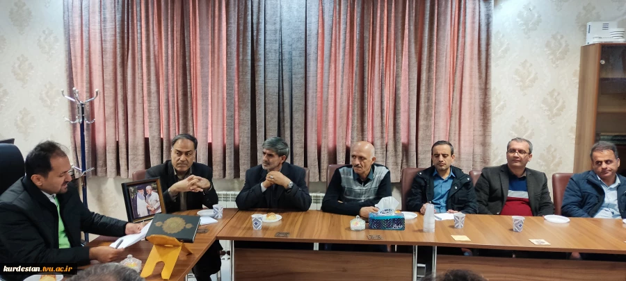 جلسه شورای اداری دانشکده شهید یزدان پناه روز چهارشنبه26آذر ماه با حضور دکتر نسائی،معاونین وکارکنان اداری برگزار گردید. 7