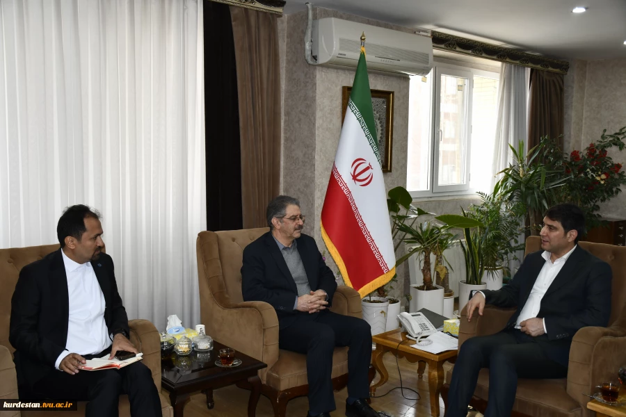 رئیس دانشگاه ملی مهارت در دیدار با استاندار کردستان:
توسعه اقتصادی نه از مسیر تولید مدرک، بلکه از مجرای آموزش‌های مهارتی می‌گذرد 2