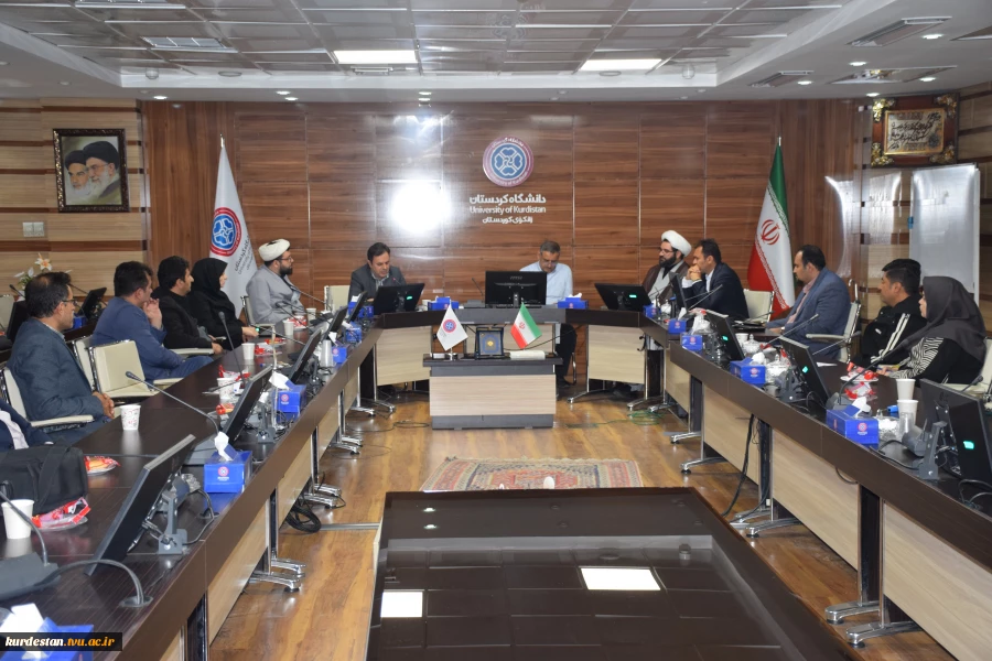 سرپرست دانشگاه ملی مهارت کردستان در نشست دفتر هم‌اندیشی اساتید و نخبگان دانشگاه کردستان: در گفتمان پساجنگ می توان بلوک ها و ساختارهای جدیدی باز تعریف کردو عملگرایانه "ایران" را مبنا قرار داد.  3