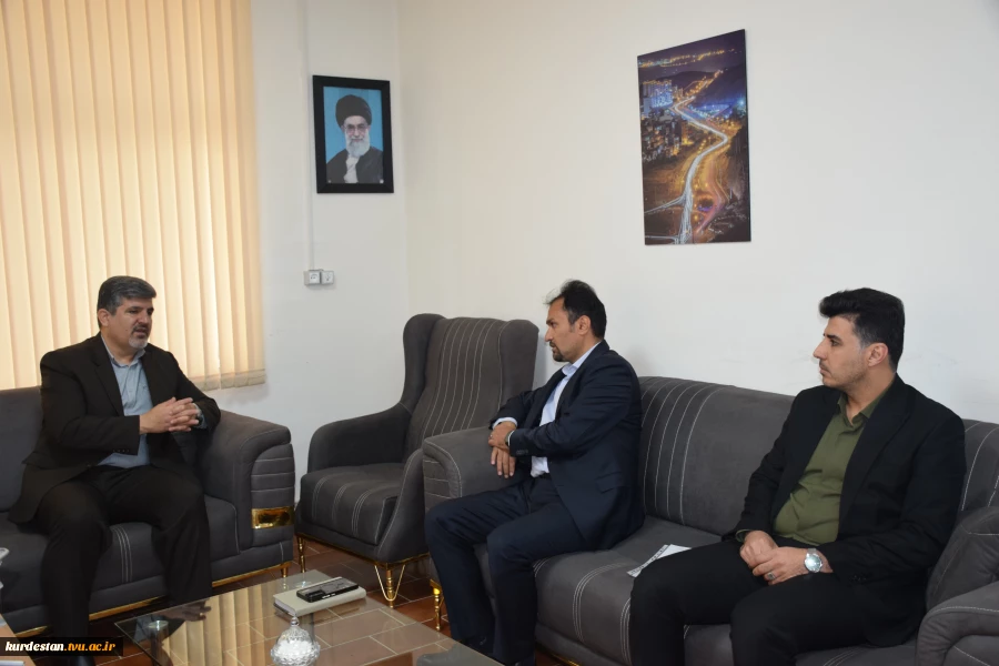 نشست مشترک سرپرست واحد استانی کردستان با معاون عمرانی استاندار با موضوع پیگیری اعتبارات سفرریاست جمهوری و ادامه اجرای دیوار حائل آموزشکده دختران ومجتمع نگین آبیدر  3