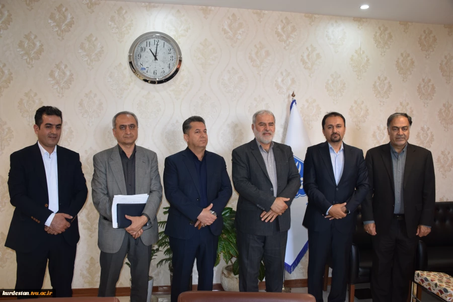 در نشستی با حضور رئیس دانشگاه ملی مهارت کردستان و مدیرکل کمیته امداد امام خمینی(ره) استان ، راهکارهای توسعه و تقویت همکاری و تعامل بین دو مجموعه هم‌اندیشی شد. 5