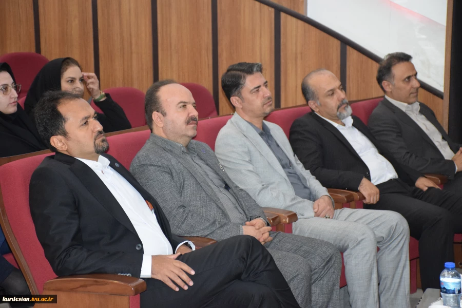 در مراسمی با حضور معاون پژوهش وفناوری دانشگاه از سرآمدان آموزشی دانشگاه ملی مهارت کردستان تجلیل به عمل آمد 2