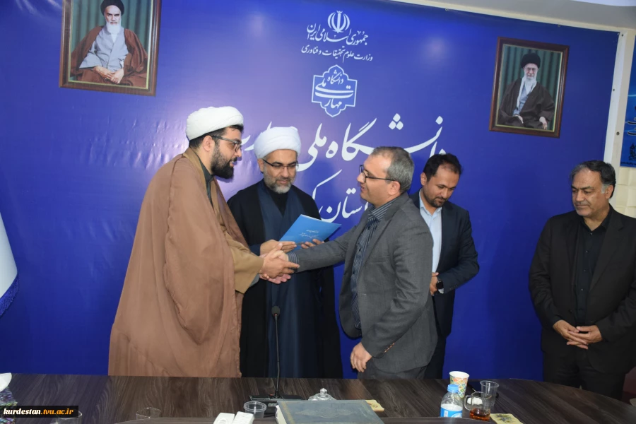 مراسم گرامیداشت شهید چمران و روز بسیج اساتید در دانشگاه ملی مهارت کردستان برگزار شد. 2