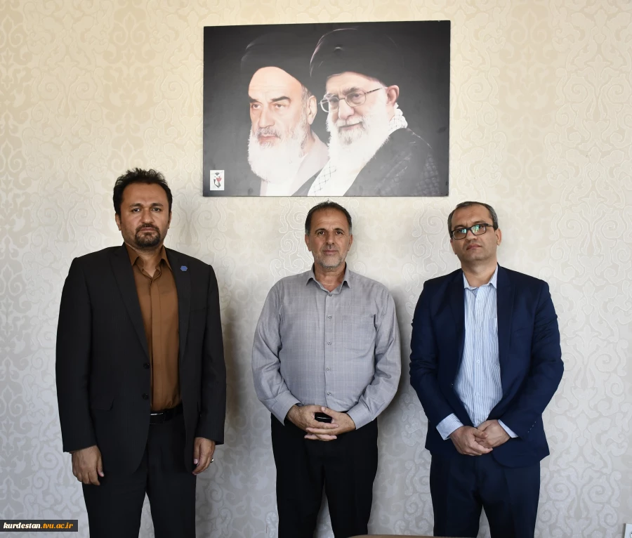 در دیدار رئیس دانشگاه با مدیرکل بنیاد شهید استان: 4